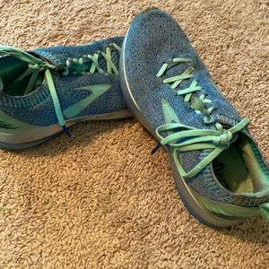 Brooks Levitate size 9.5